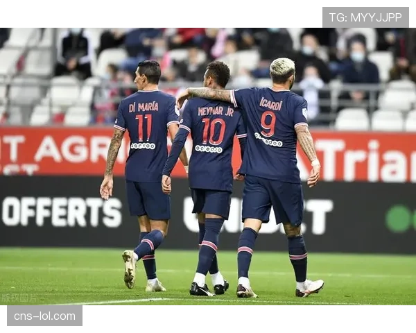 克莱蒙后卫苏马奥罗恢复合练,有望在周末对阵兰斯的比赛中复出 克莱蒙后卫苏马奥罗恢复合练,有望在周末对阵兰斯的比赛中复出